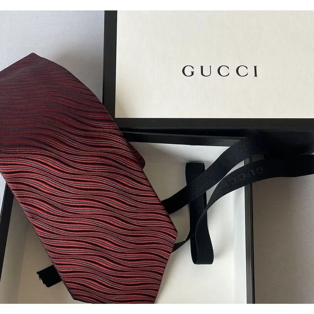 NWT'S Authentic Gucci Silk Necktie 90's Vintage Geo Stripe Red/Black/Blue Italy
